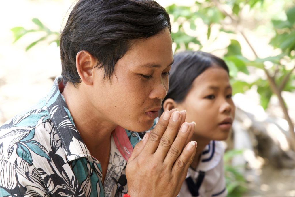 Linna's father holds his hand in a prayer to say "Arkun" — thank you — to Linna's sponsor.