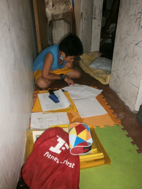 Danilo does his homework at home. 